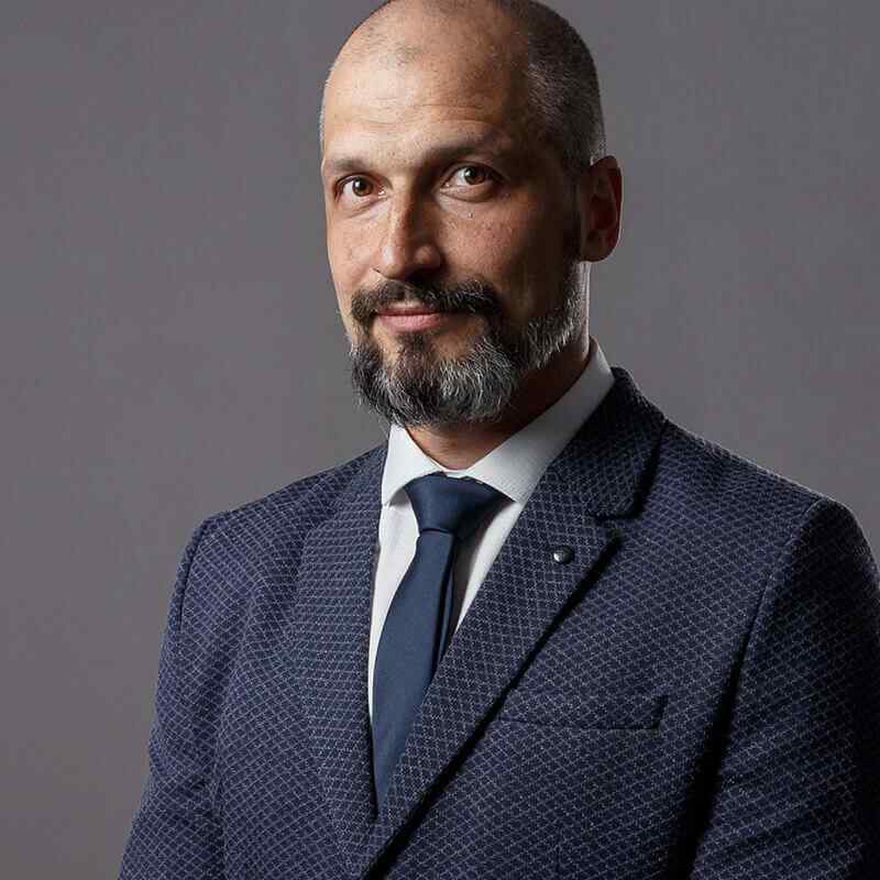 https://poshlaws.com/wp-content/uploads/2019/10/inner_team_01-1.jpg