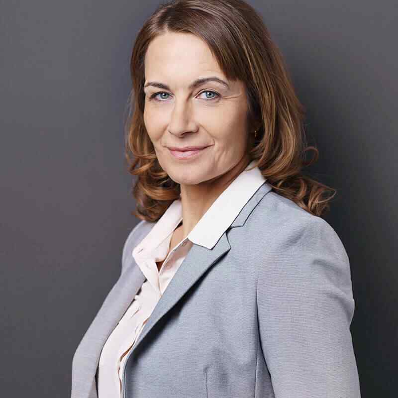 https://poshlaws.com/wp-content/uploads/2019/10/inner_team_02.jpg