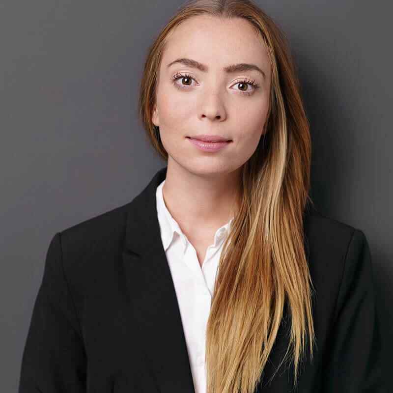 https://poshlaws.com/wp-content/uploads/2019/10/inner_team_03.jpg